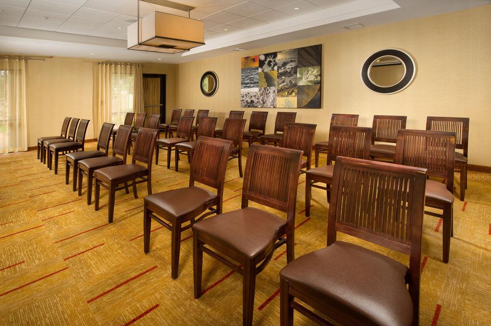 Courtyard By Marriott Waldorf Hotel Buitenkant foto
