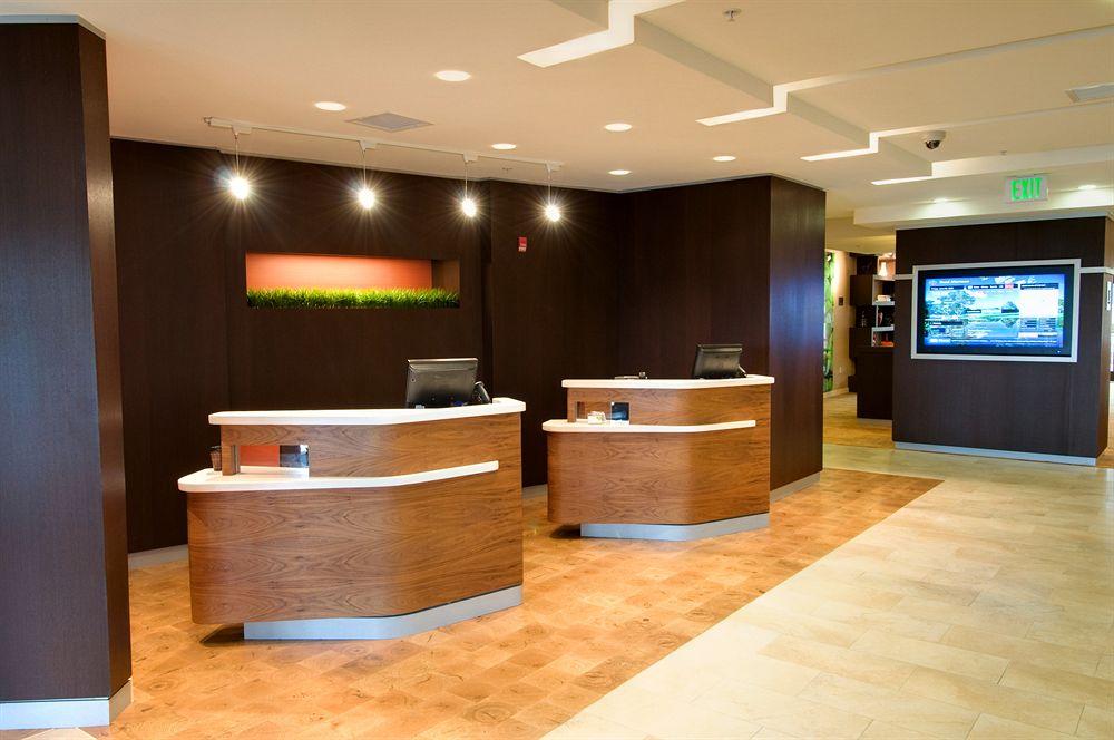 Courtyard By Marriott Waldorf Hotel Buitenkant foto