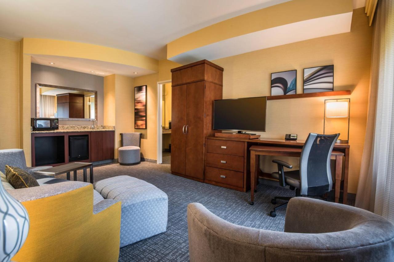 Courtyard By Marriott Waldorf Hotel Buitenkant foto
