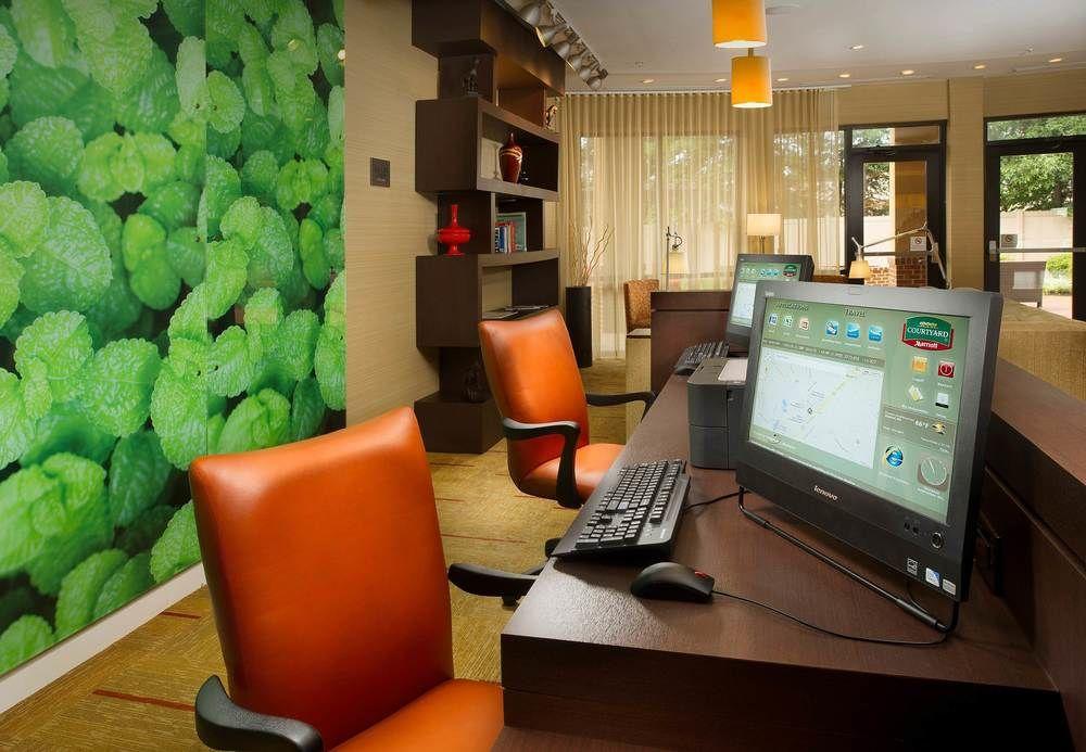 Courtyard By Marriott Waldorf Hotel Buitenkant foto