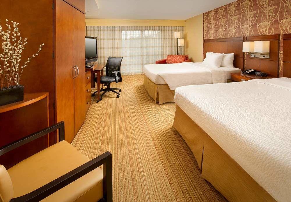 Courtyard By Marriott Waldorf Hotel Buitenkant foto