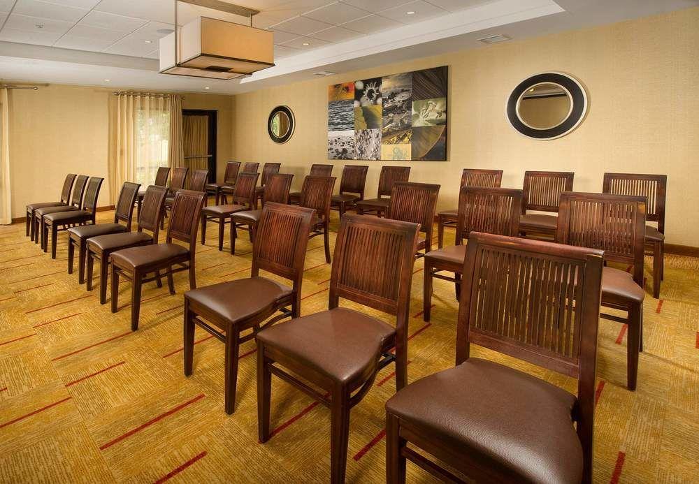 Courtyard By Marriott Waldorf Hotel Buitenkant foto