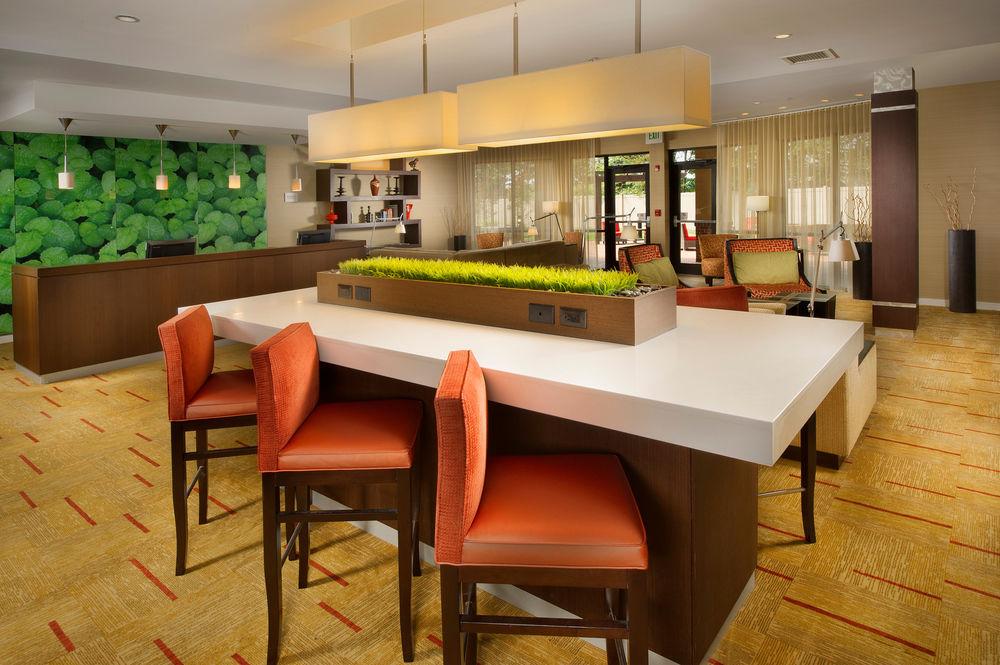 Courtyard By Marriott Waldorf Hotel Buitenkant foto