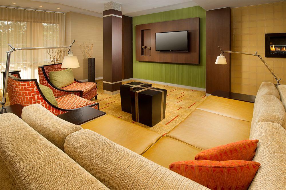 Courtyard By Marriott Waldorf Hotel Buitenkant foto