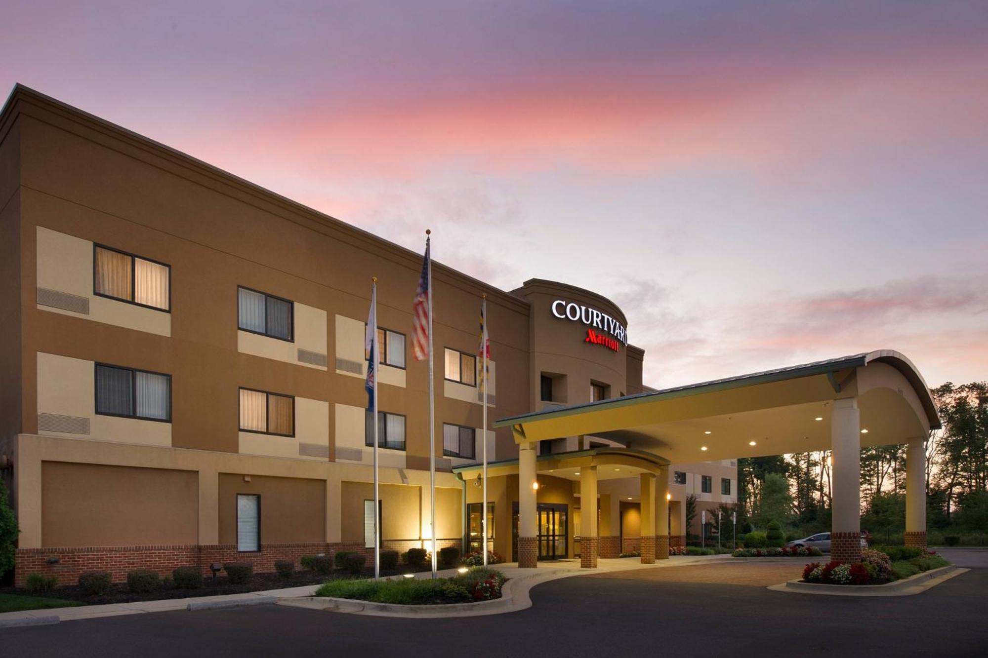 Courtyard By Marriott Waldorf Hotel Buitenkant foto