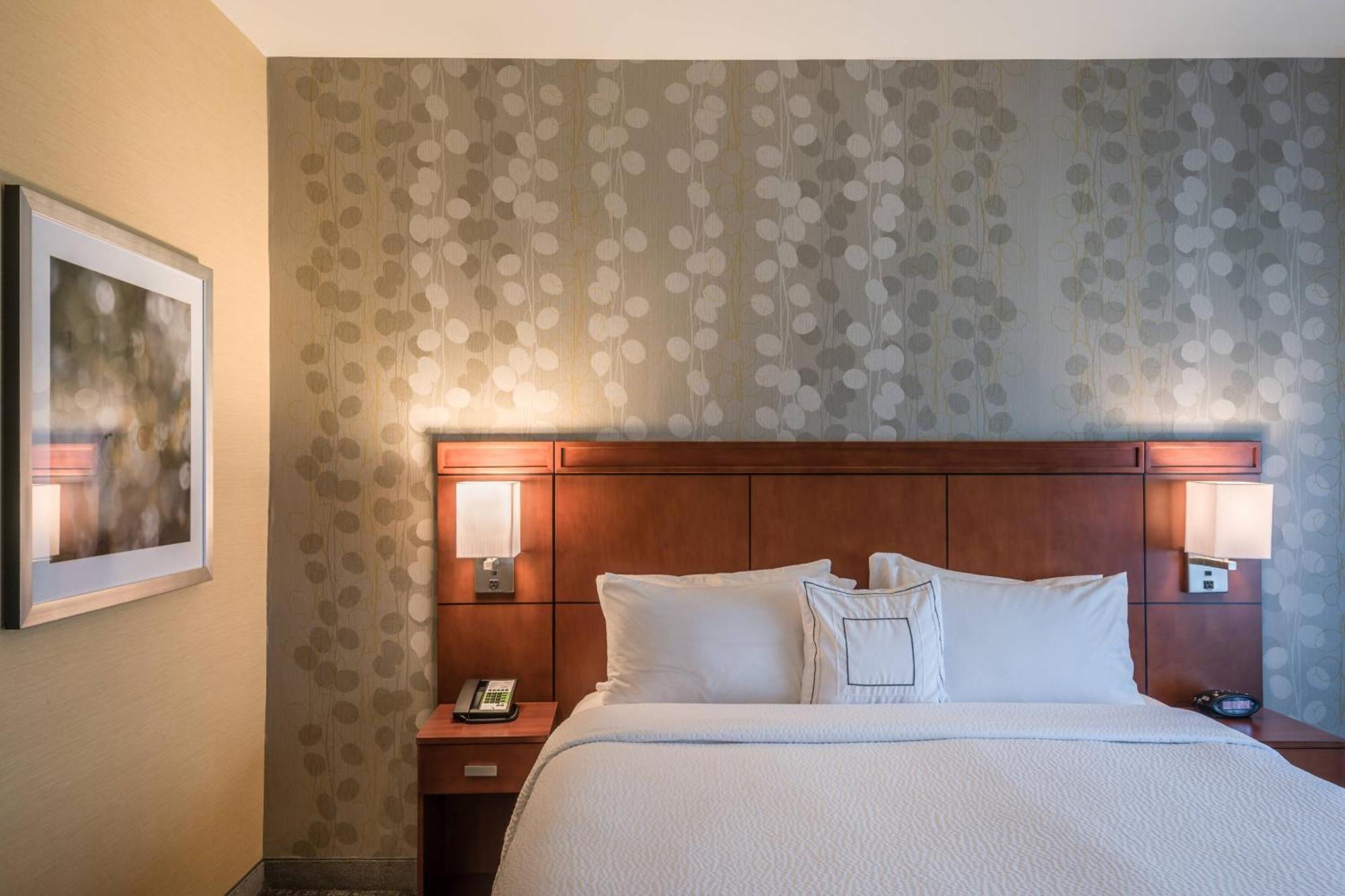 Courtyard By Marriott Waldorf Hotel Buitenkant foto