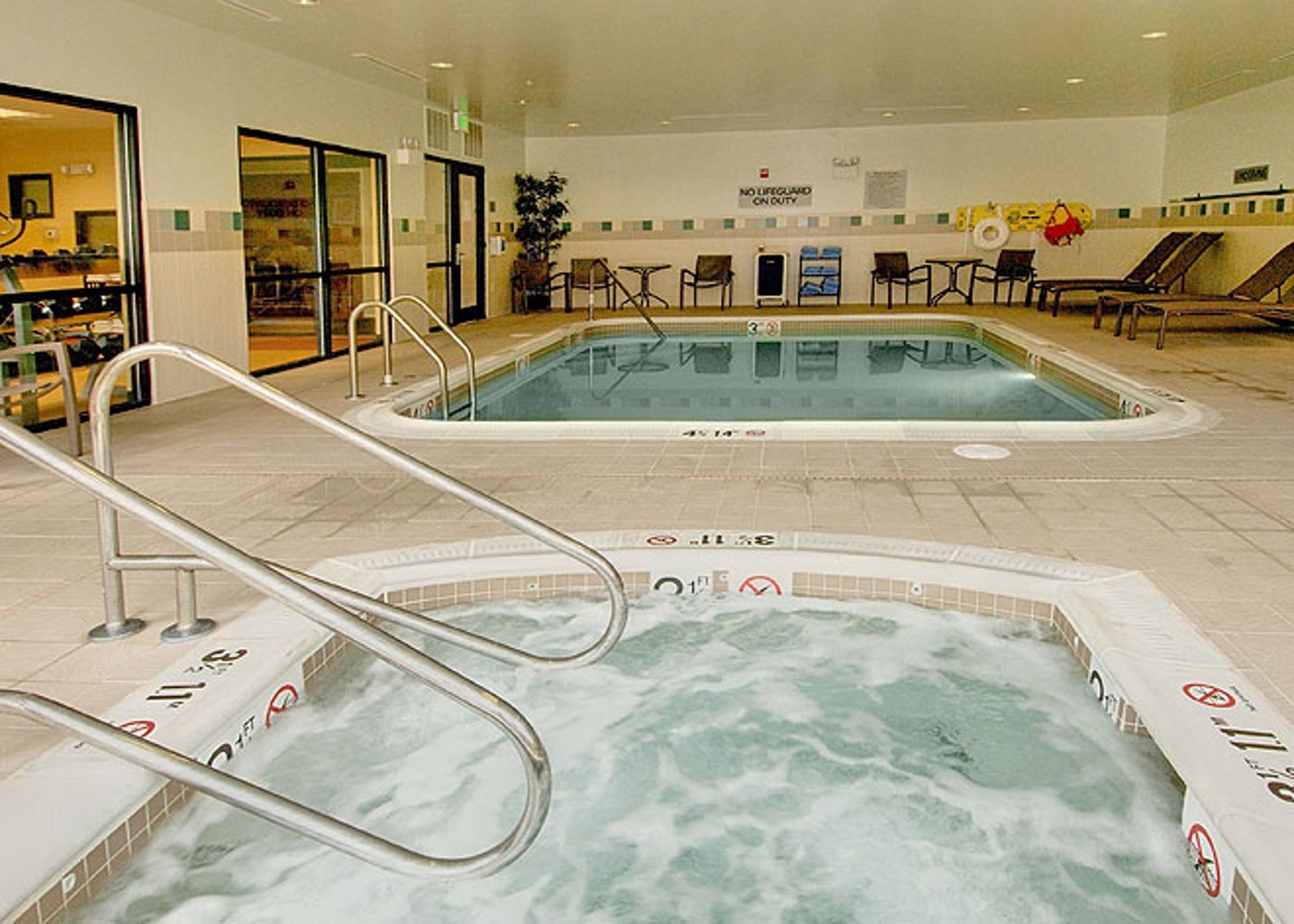 Courtyard By Marriott Waldorf Hotel Buitenkant foto