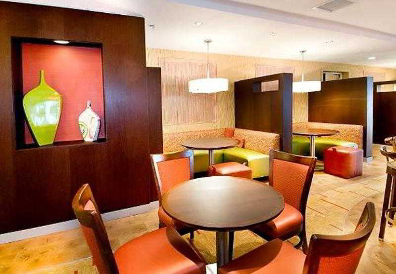 Courtyard By Marriott Waldorf Hotel Buitenkant foto
