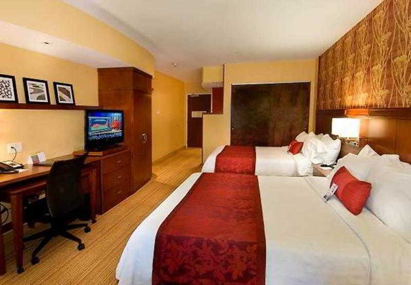 Courtyard By Marriott Waldorf Hotel Buitenkant foto