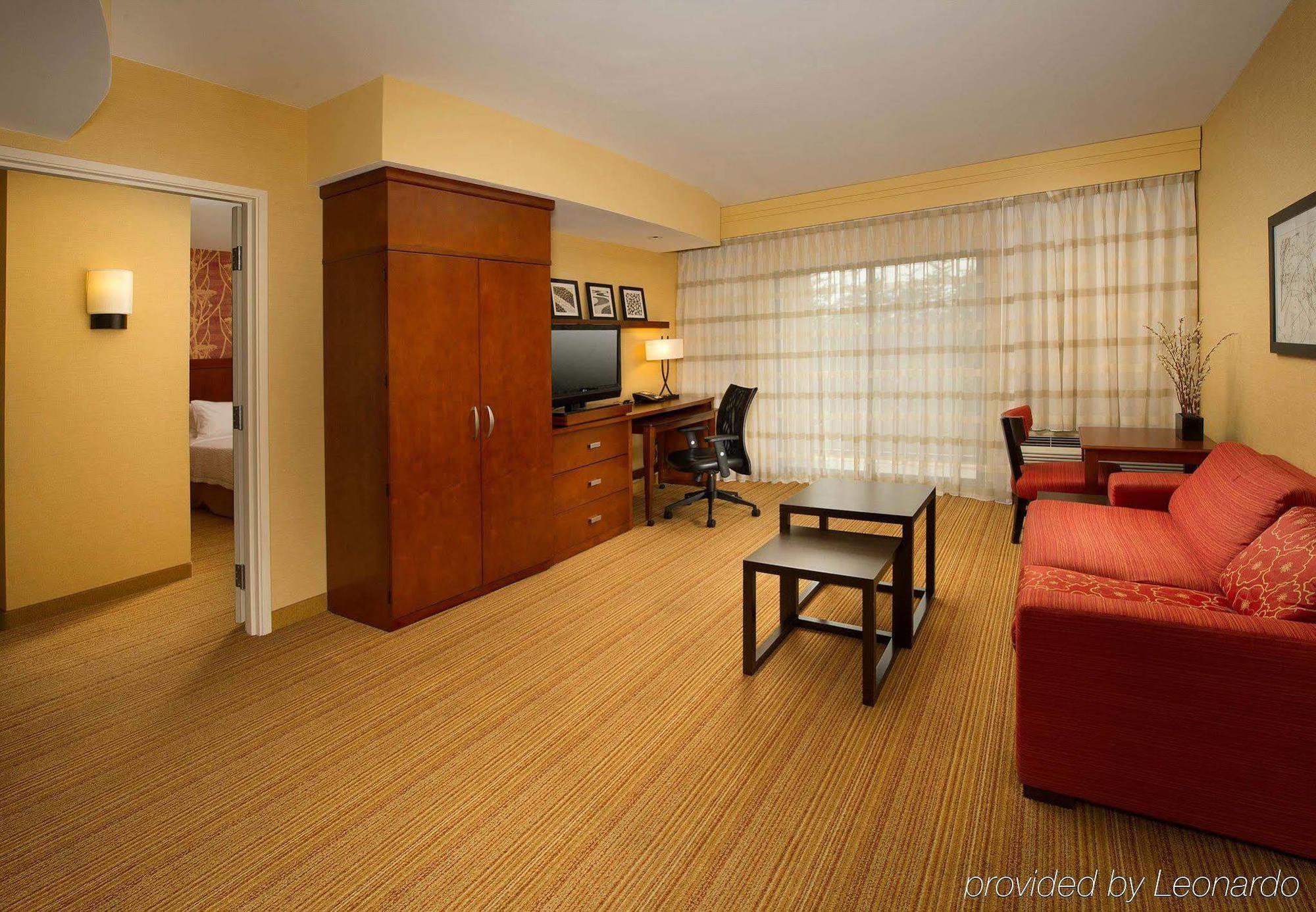 Courtyard By Marriott Waldorf Hotel Buitenkant foto
