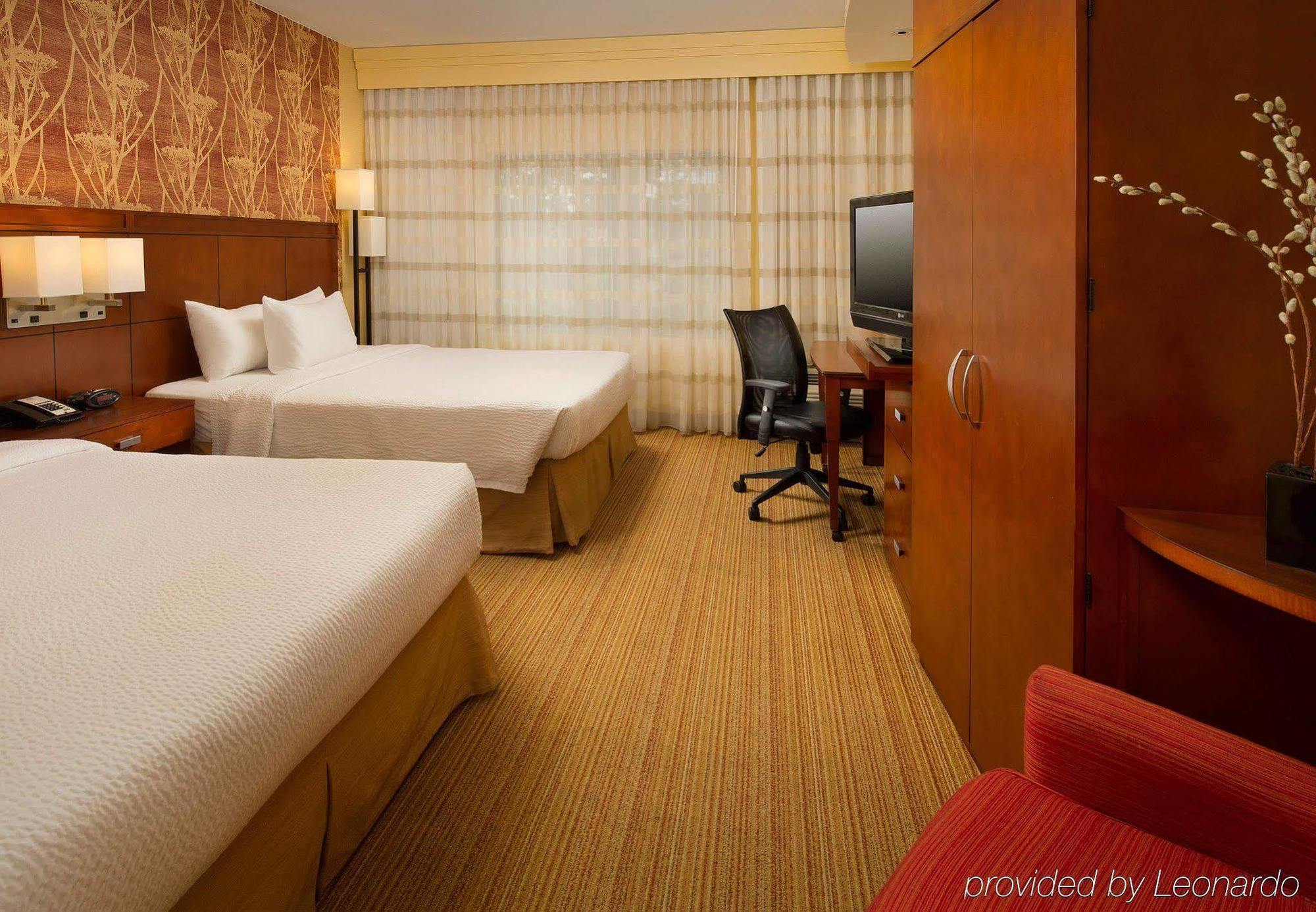 Courtyard By Marriott Waldorf Hotel Buitenkant foto