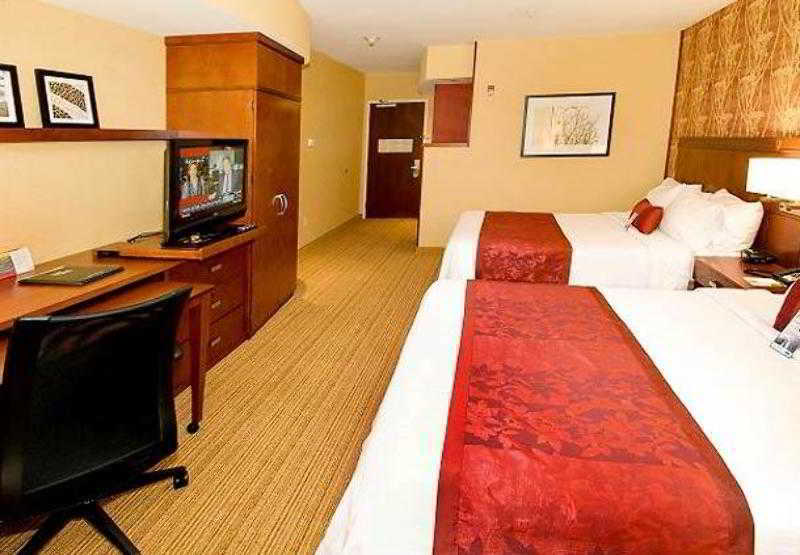 Courtyard By Marriott Waldorf Hotel Buitenkant foto