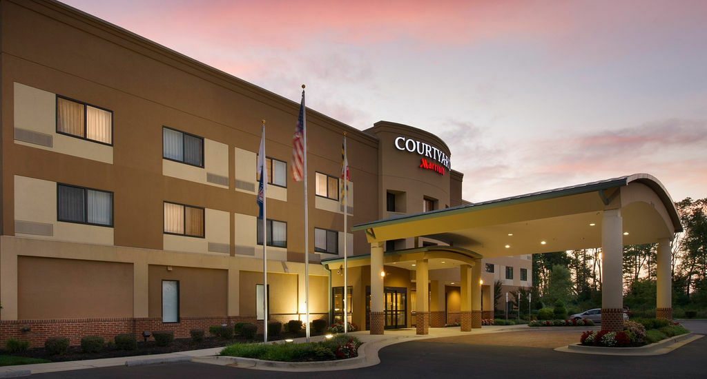 Courtyard By Marriott Waldorf Hotel Buitenkant foto