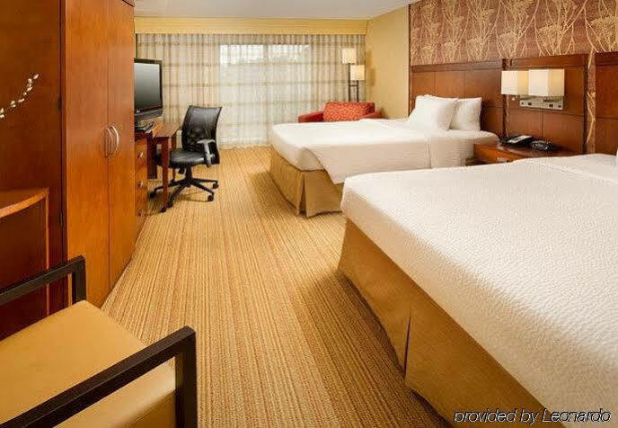 Courtyard By Marriott Waldorf Hotel Buitenkant foto