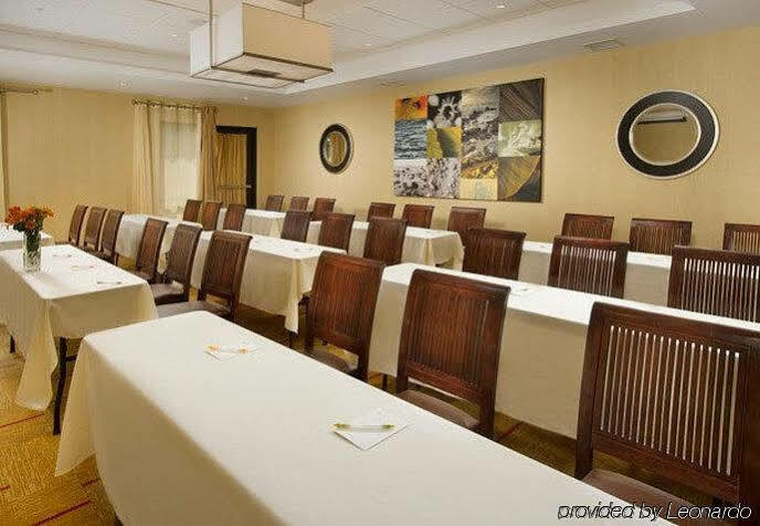 Courtyard By Marriott Waldorf Hotel Buitenkant foto
